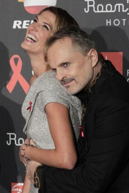 Bosé y la modelo Laura Sánchez.