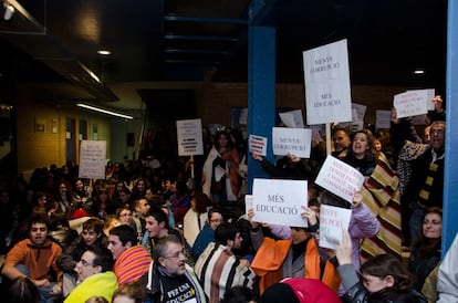 Protesta de alumnos, profesores y padres en el IES Vall de la Safor de Vilallonga