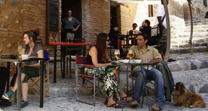 Un grupo de j&oacute;venes en el restaurante Paprika de Granada. 