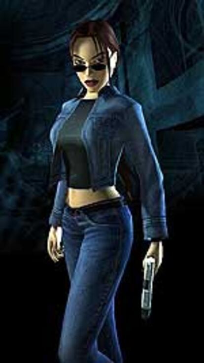 Lara Croft mezcla su carga erótica y la acción trepidante.
