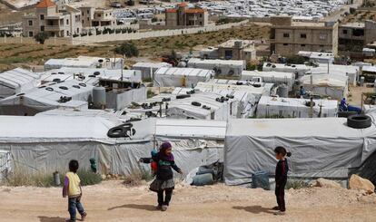 Niños juegan en un campo de refugiados sirios en Líbano la semana pasada.