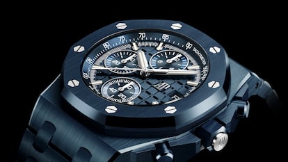 La versión monocromática en cerámica azul oscuro del Royal Oak Offshore de Audemars Piguet, de 42 milímetros.