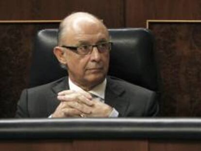 El ministro de Hacienda, Cristóbal Montoro, durante el pleno del Congreso de los Diputados que aprobó la ley de apoyo a los emprendedores y su internacionalización, el pasado 19 de septiembre. EFE/Archivo