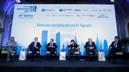 Amanda Mars, directora de Cinco Días; Ignacio Riberas, presidente de Gestamp; Ignacio Mataix, consejero delegado de Indra; María Peña, consejera delegada de ICEX; José Bogas, consejero delegado de Endesa y Juan López-Belmonte, presidente de ROVI.