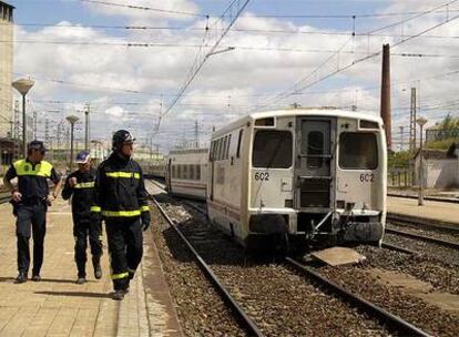 Estado en el que ha quedado el tren talgo París - Madrid que ha descarrilado en Valladolid este medio día
