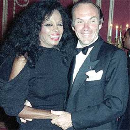 Arne Naess, con su ex esposa la cantante Diana Ross, en 1990.