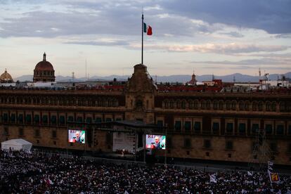 El presidente Andrés Manuel López Obrador rindió el tercer informe de su gestión por sus tres años al frente del Poder Ejecutivo, en presencia de más de 100.000 personas congregadas en el Zócalo de la Ciudad de México.