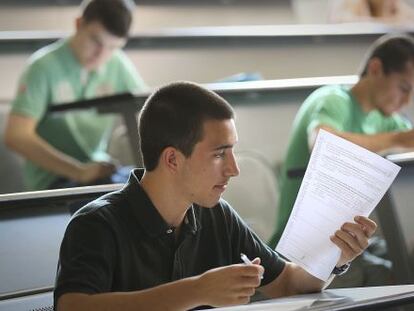 Alumnos repitiendo el examen de Matem&aacute;ticas en el campus Norte de la Universidad Polit&eacute;cnica de Catalu&ntilde;a.