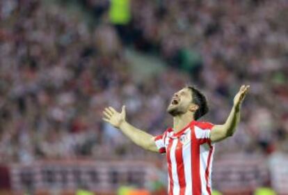 Diego celebra su gol, el tercero del Atlético.