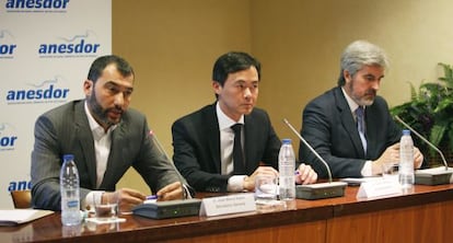 Pedro J. Díez, Carlos Wang y José María Rianño en un acto de este jueves.