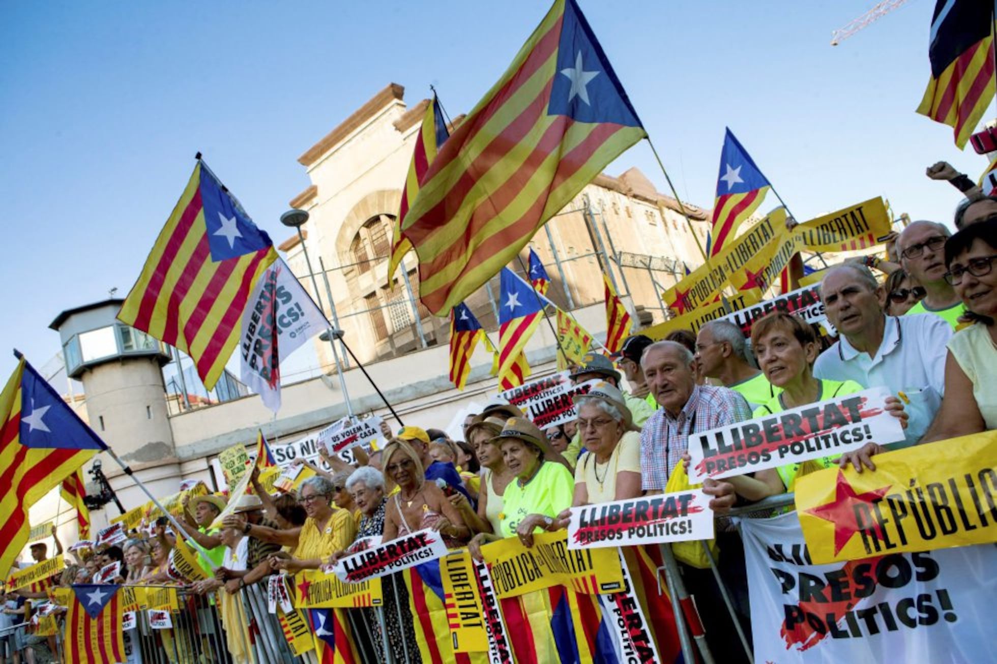 Miles de personas salen a la calle en Barcelona reclamando libertad ...