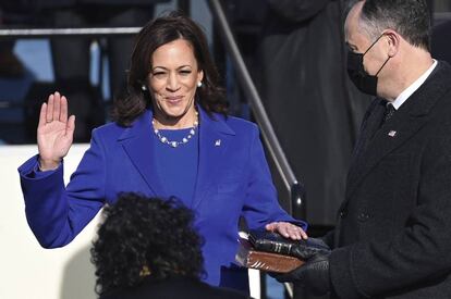 Kamala Harris jura como nueva vicepresidenta de Estados Unidos, la primera mujer en este cargo.