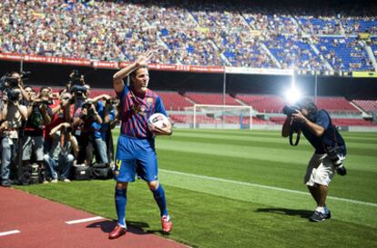 Miles de personas han presenciado en el Camp Nou la presentación de Cesc. También había numerosos medios de comunicación.