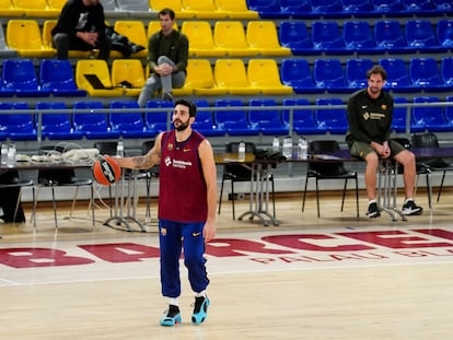 El base Ricky Rubio, se entrena bajo la mirada del técnico del FC Barcelona. Roger Grimau, el pasado 30 de enero.