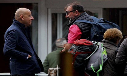 El empresario Juan Carlos Cueto y Koldo García, durante un encuentro en Madrid captado por la Guardia Civil.