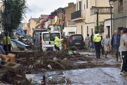 Estado en el que ha quedado el centro de la localidad de Sant Llorenç des Cardassar, tras las inundaciones provocadas por las lluvias torrenciales y el desbordamiento de torrentes.