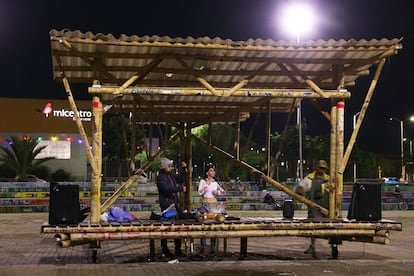 Camilo Sánchez y Camila Ospitia durante una jornada cultural en El Bicho, en el parque El Porvenir de Bosa.