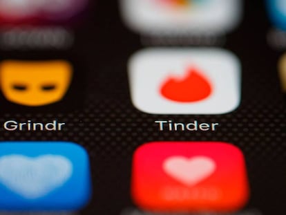 La app de citas gays Grindr comparte información del VIH de usuarios a terceros