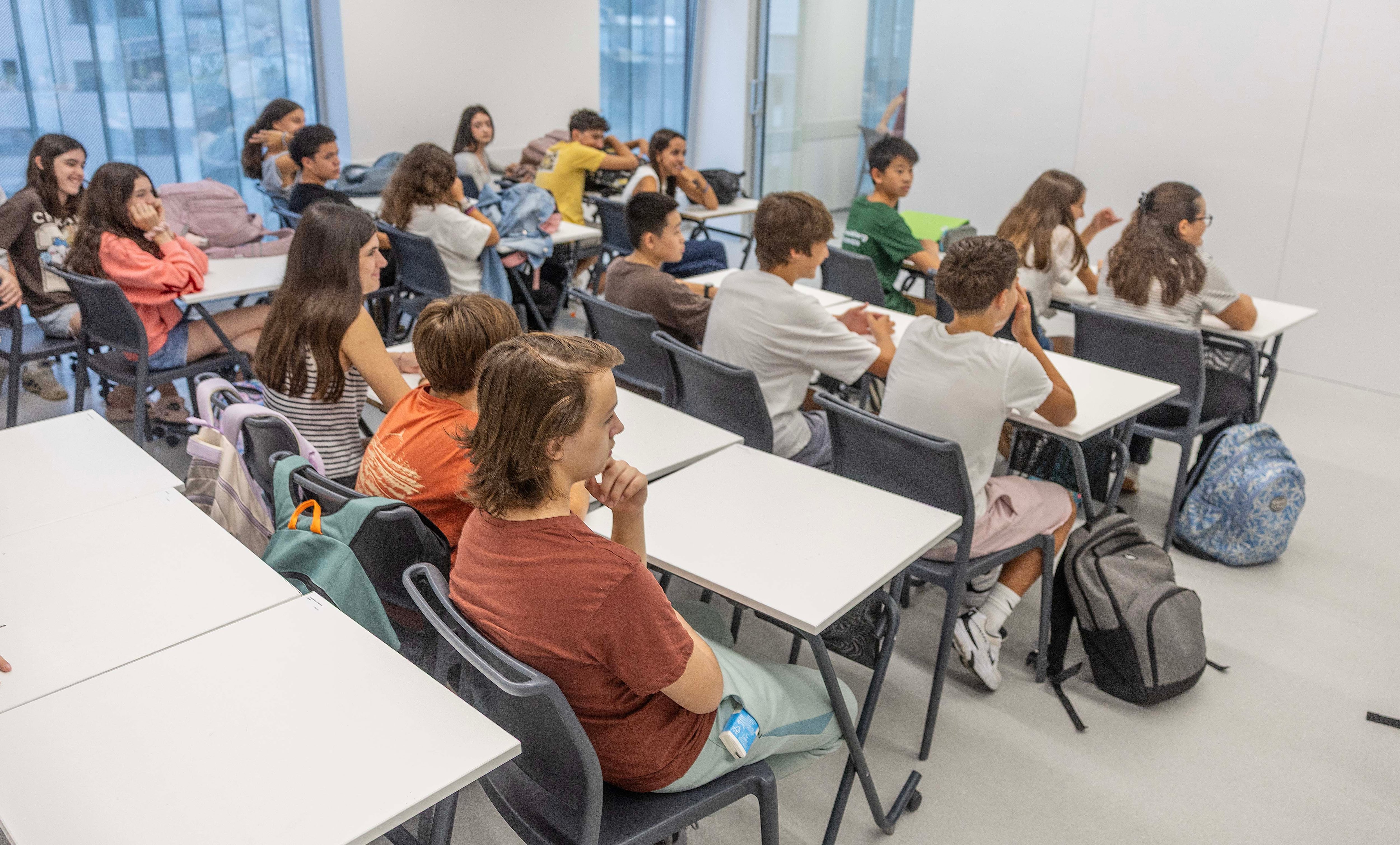 Los alumnos españoles se hunden en matemáticas y lectura en el Informe PISA y obtienen el peor resultado de su historia 썸네일