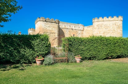 Exterior del castillo del Buen Amor, también conocido como el castillo de Villanueva del Canedo.