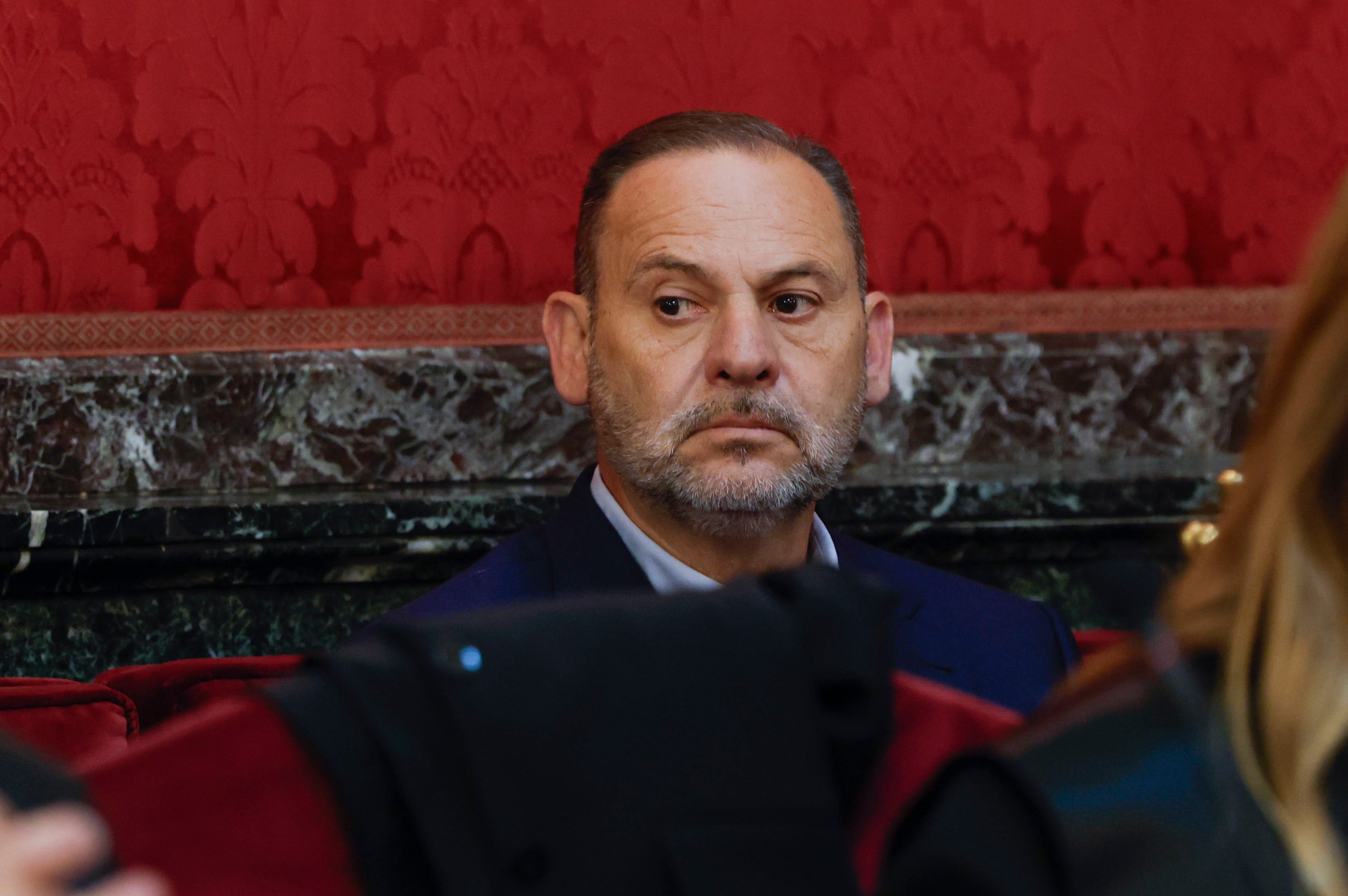 La sonrisa entre el estupor y el dolor de José Luis Ábalos