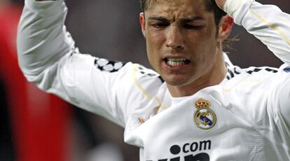 Cristiano Ronaldo se lamenta por una ocasión fallada.