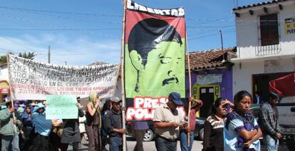 Peregrinaci&oacute;n en Chiapas por la libertad del maestro.