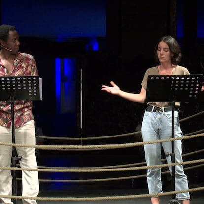Los actores Jimmy Castro y Vicky Luengo, participando en uno de los combates en una de las ediciones pasadas del Torneo de Dramaturgia del Teatro Español.