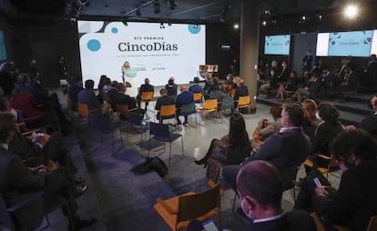 La vicepresidenta del Gobierno, Nadia Calviño, durante su intervención en la gala de los premios, celebrada en el edificio de CaixaBank All in One, en Madrid.