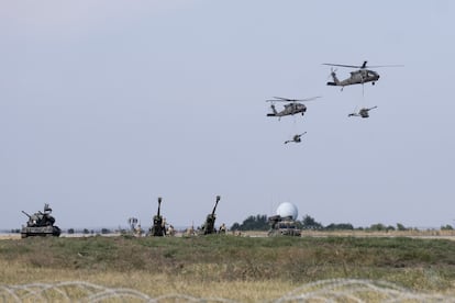 Ceremonia de bienvenida a la 101ª División Aerotransportada del Ejército de los Estados Unidos en la base aérea de Constanta (Rumanía)