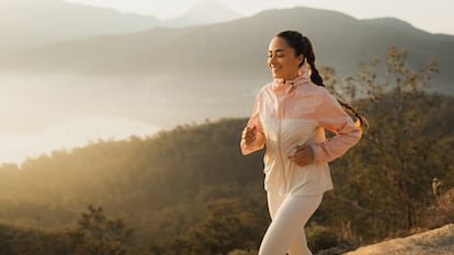 Artículo de EL PAÍS Escaparate sobre chaquetas running de mujer​.