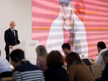 El consejero delegado de Inditex, Óscar García Maceiras, durante la rueda de prensa para presentar los resultados de la compañía en el ejercicio de 2023 en su sede central en Arteixo.