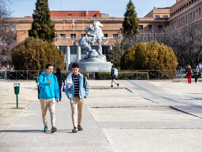 Estudiantes en la Universidad Complutense de Madrid.