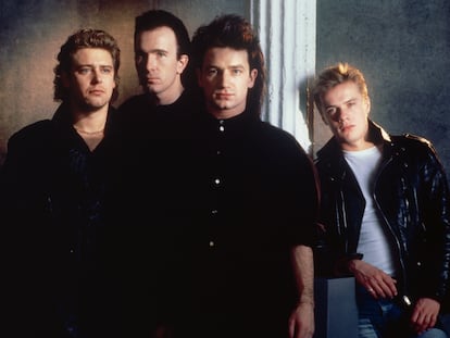 Adam Clayton, The Edge, Bono y Larry Mullen, Jr, o sea, U2, en un retrato en los inicios de su carrera.