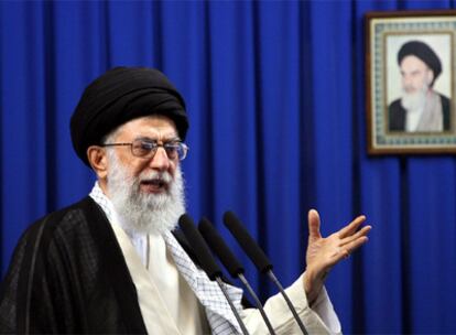 El líder supremo de Irán, Alí Jamenei, ayer durante su intervención en la oración de los viernes en Teherán.