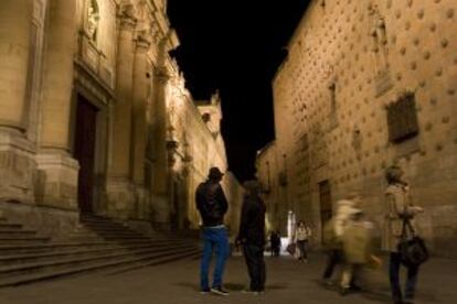 Casa de las Conchas de Salamanca, frente a la iglesia de la Clerecía.