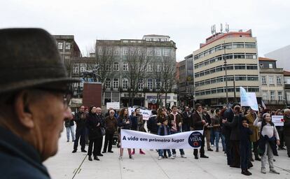 Protesta en Oporto contra la despenalización de la muerte asistida. 