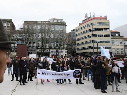 Protesta en Oporto contra la despenalización de la muerte asistida. 