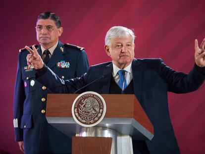 El presidente de México, Andrés Manuel López Obrador, y Luis Cresencio Sandoval, secretario de la Defensa Nacional.