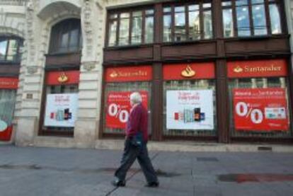 Fachada de una oficina de Santander en Madrid