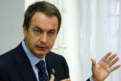 Zapatero, durante la rueda de prensa que ofreció hoy en el transcurso de la Cumbre de Líderes Progresistas en Balantonoszod, Hungría.