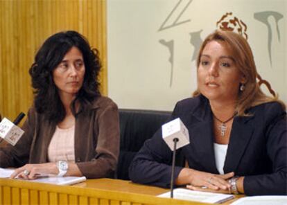 Las representantes del PP Ana Torme (izquierda) y Susana Camarero.
