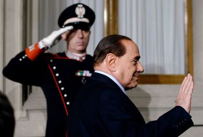 O ex-primeiro-ministro Berlusconi deixa o Quirinal neste sábado.