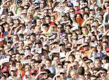 Aficionados en la grada del Camp Nou durante un Barcelona-Atlético.