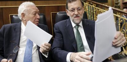 Garc&iacute;a-Margallo y Rajoy, durante la sesi&oacute;n de control al Ejecutivo.