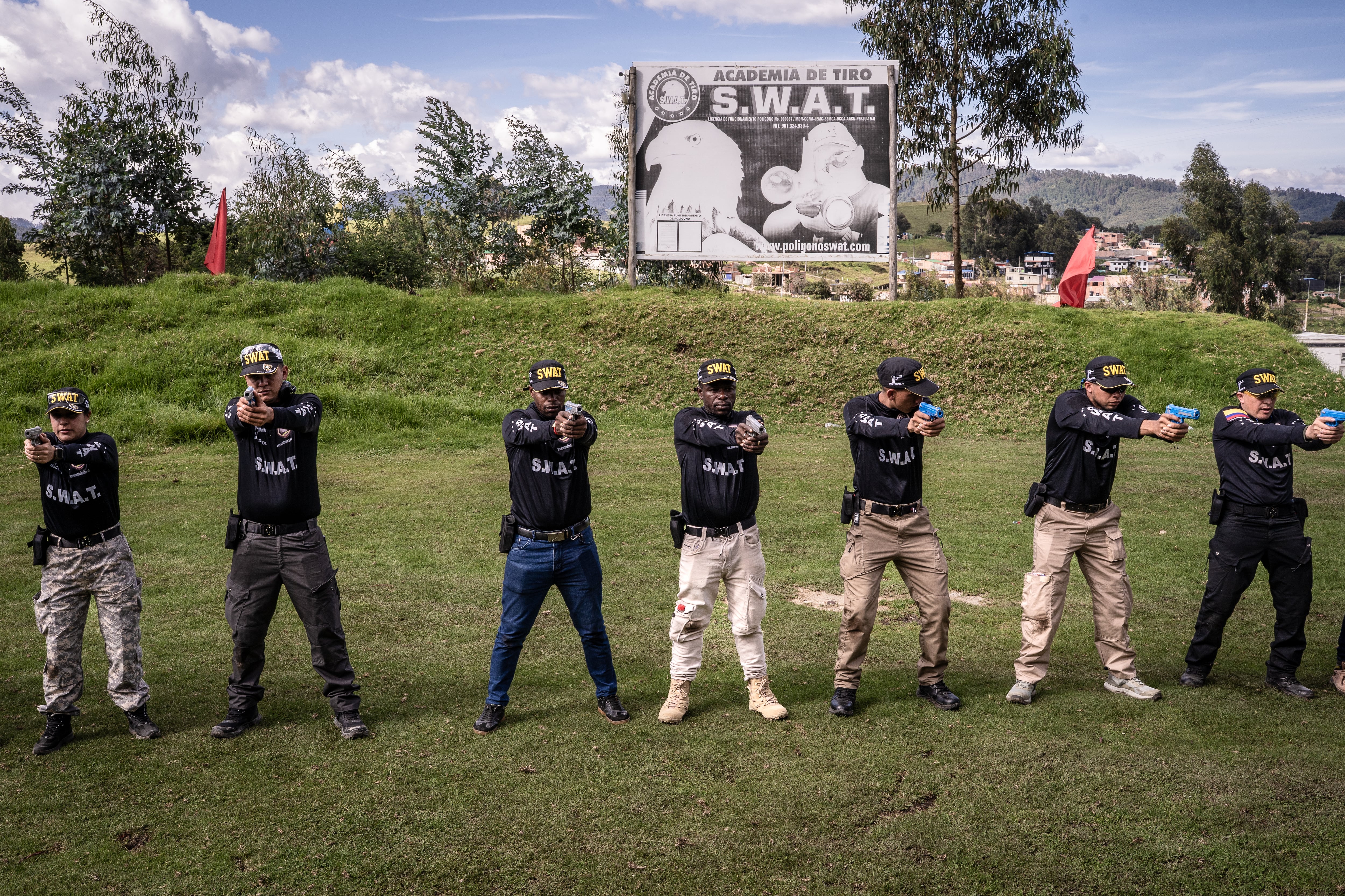 Estudiantes del curso intensivo de escoltad, en la academia de seguridad privada S.W.A.T. Bodyguards, en Facatativa, el 6 de mayo de 2026.