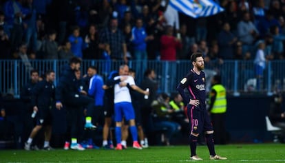 Messi se lamenta en la Rosaleda. 