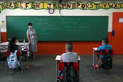 Primeiro dia de retomada de aulas presenciais na escola Thomaz Rodrigues Alckmin, em São Paulo.