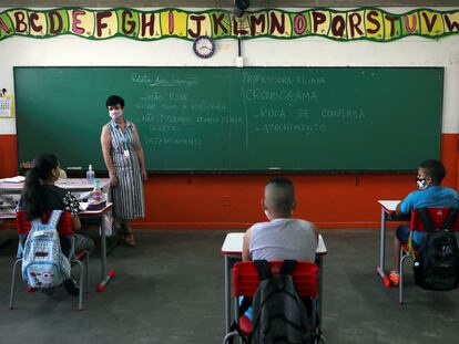 Primeiro dia de retomada de aulas presenciais na escola Thomaz Rodrigues Alckmin, em São Paulo.