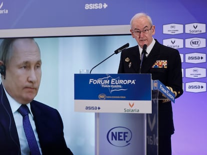 El jefe de la cúpula militar, el almirante general Teodoro López Calderón, durante su conferencia este martes.